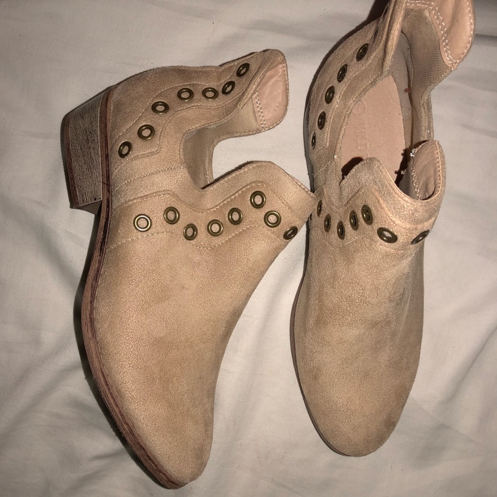 Size 7 Tan booties